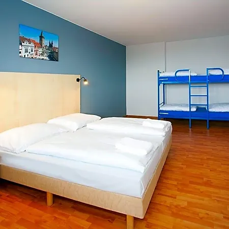 Hostel A&o Metro Strizkov *