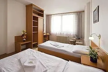 A&o Metro Strizkov Albergue